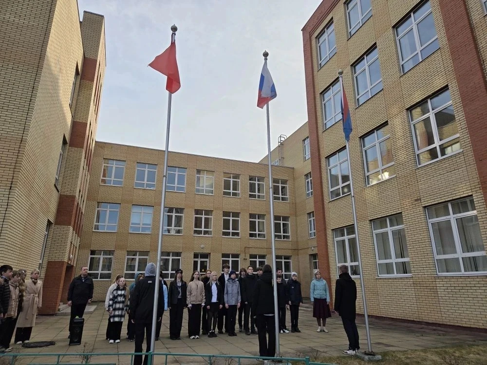 В этом году мы отмечаем  65 лет с момента, когда человечество сделало свой первый шаг в космос. Это 