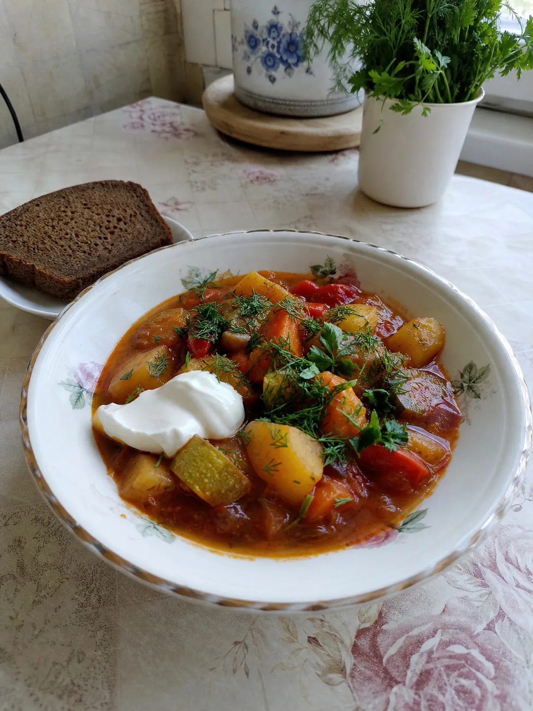 РАГУ ИЗ КАБАЧКОВ, КОТОРОЕ ДОМА СМЕТАЮТ БЫСТРЕЕ, ЧЕМ Я УСПЕВАЮ ПОСТАВИТЬ НА СТОЛ

Раньше я вечно мучи