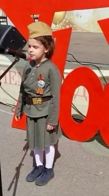 🎗️День памяти и гордости в Металлострое  9 мая Дубинов Павел и Дубинова Агата, обучающиеся начальной