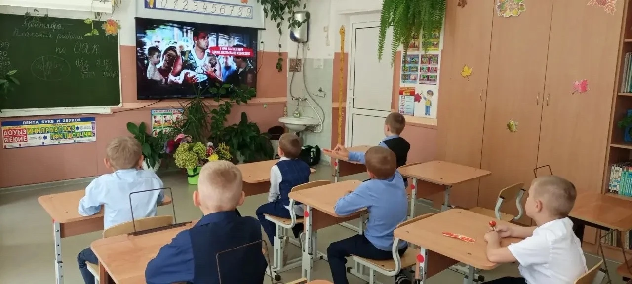 🇷🇺В нашей школе прошли мероприятия, посвящённые Дню солидарности в борьбе с терроризмом!
