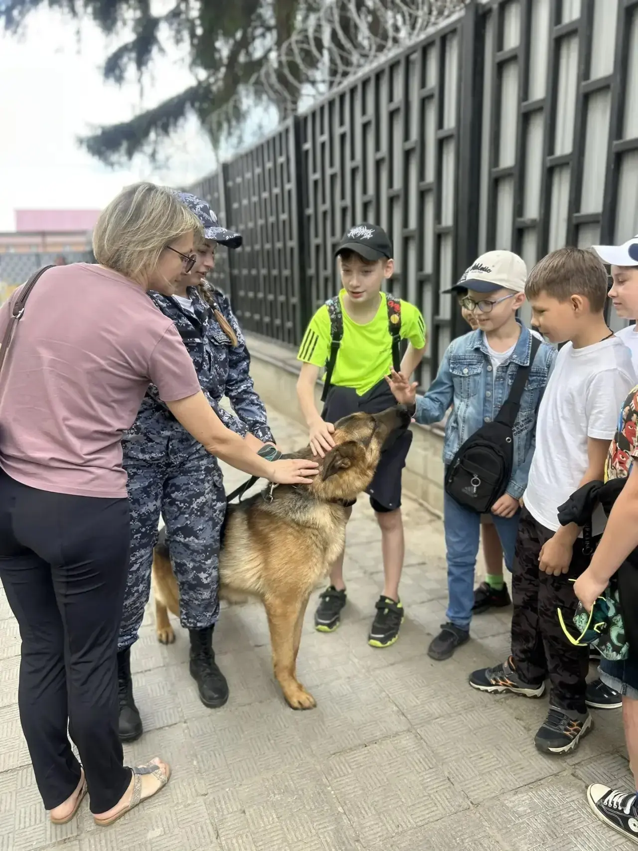 👮‍♂️ Экскурсия в ОМВД: знакомство с работой полиции

В рамках профориентационной и профилактической