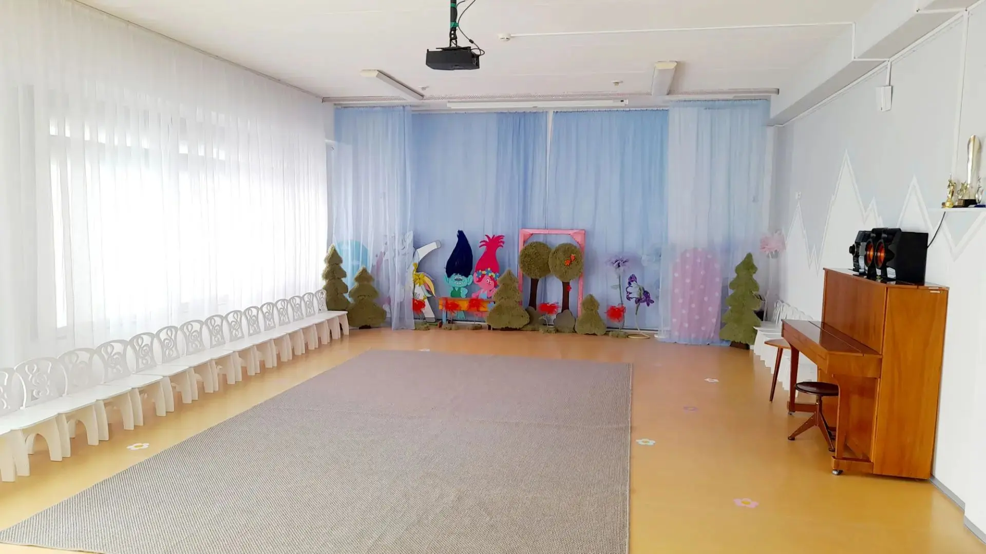 Ремонт в нашем саду выходит на финишную прямую. Мы рады видеть, как наш детский сад расцвел: вокруг 