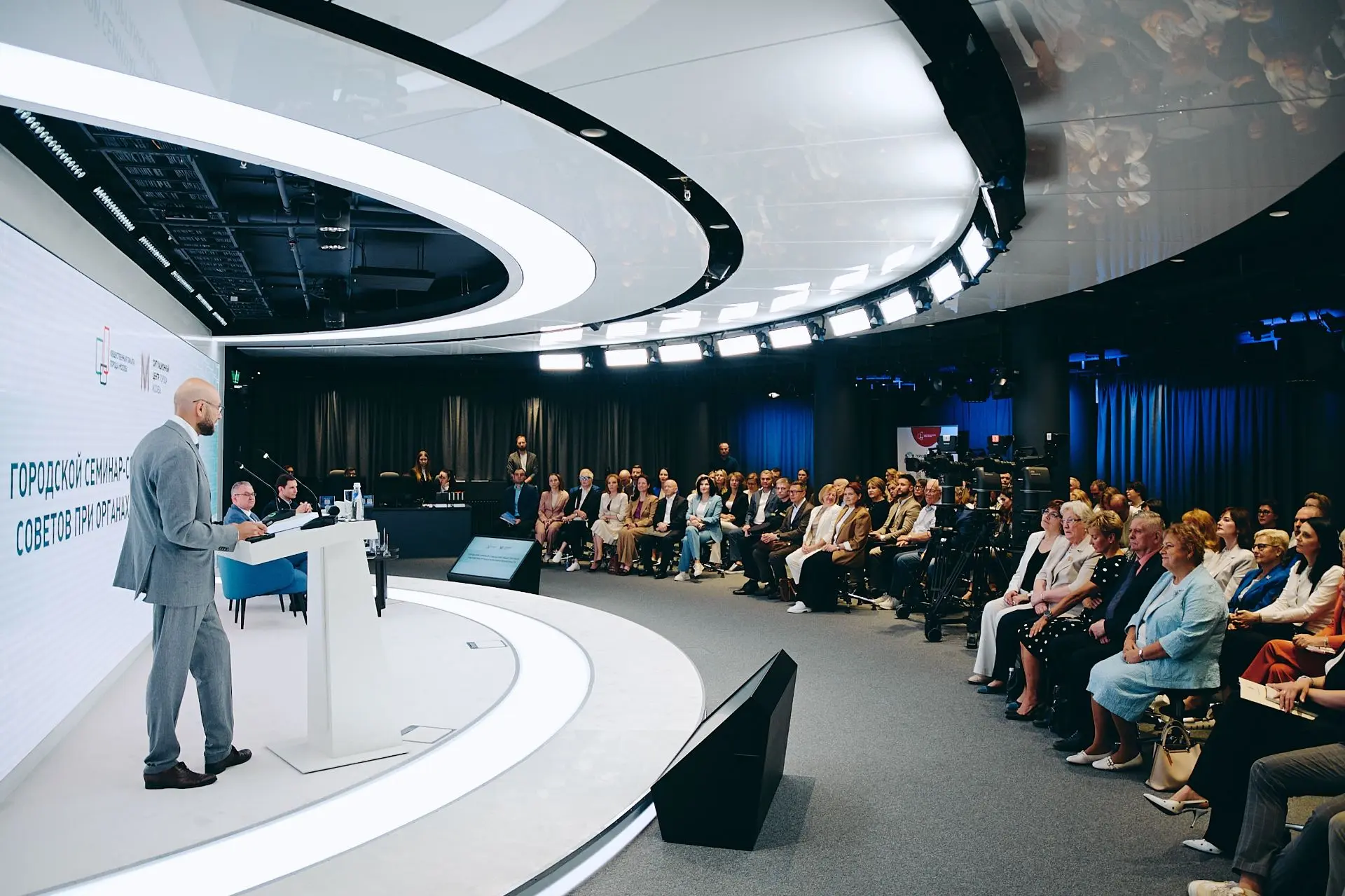 Общественная палата Москвы провела семинар-совещание для общественных советов
