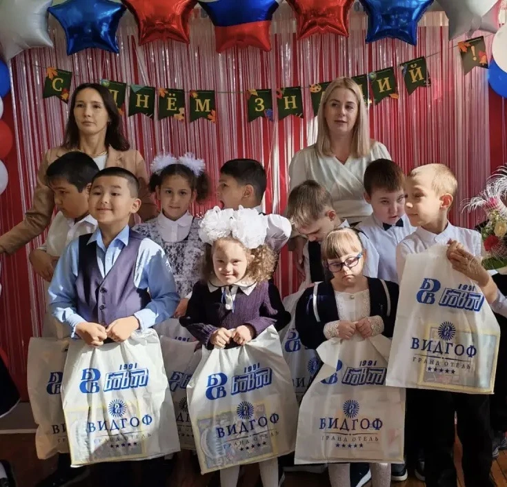 🎉 С Днём знаний, дорогие ученики, родители и педагоги! 🎉