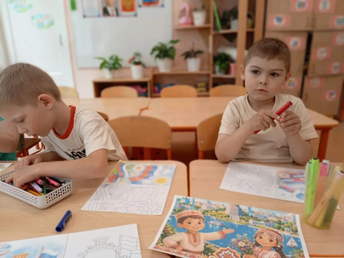 В честь праздника День России в группе «Солнышки» прошел познавательный час «Открой для себя Россию»