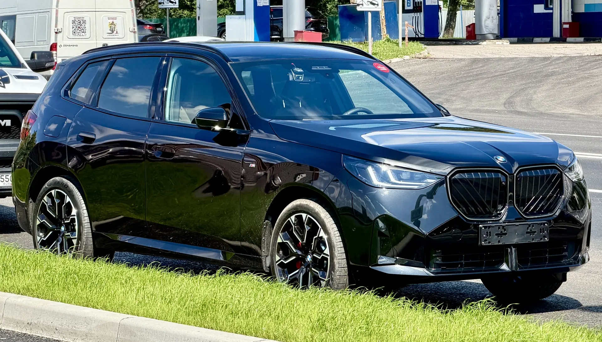 Доброе утро Товарищи! 
Обещал вам скинуть фотки нашего нового авто. 

Встречайте, BMW X3 в кузове G4