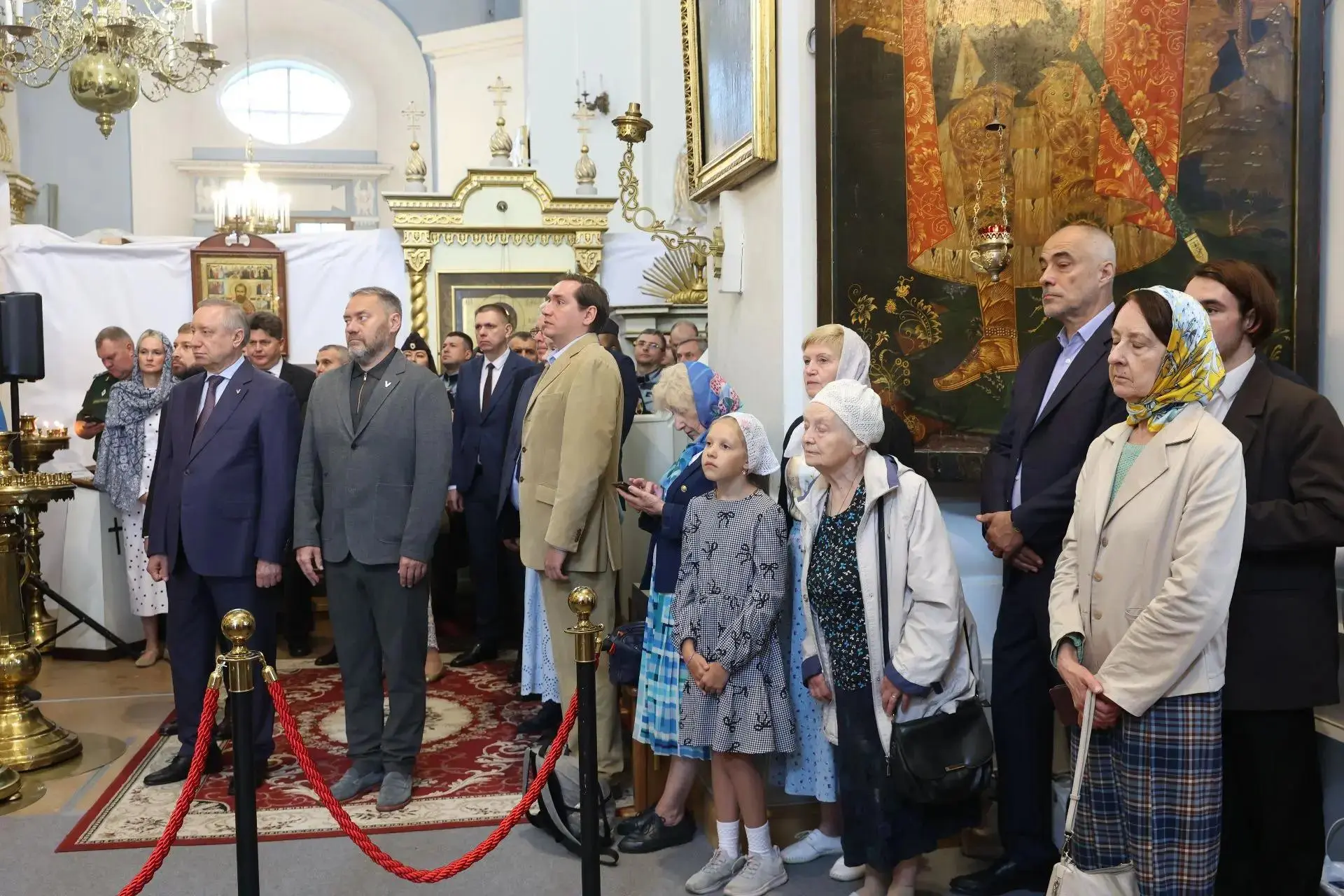 В Петербурге вместе со всей страной отмечают День Крещения Руси.

Торжественная литургия прошла в Кн