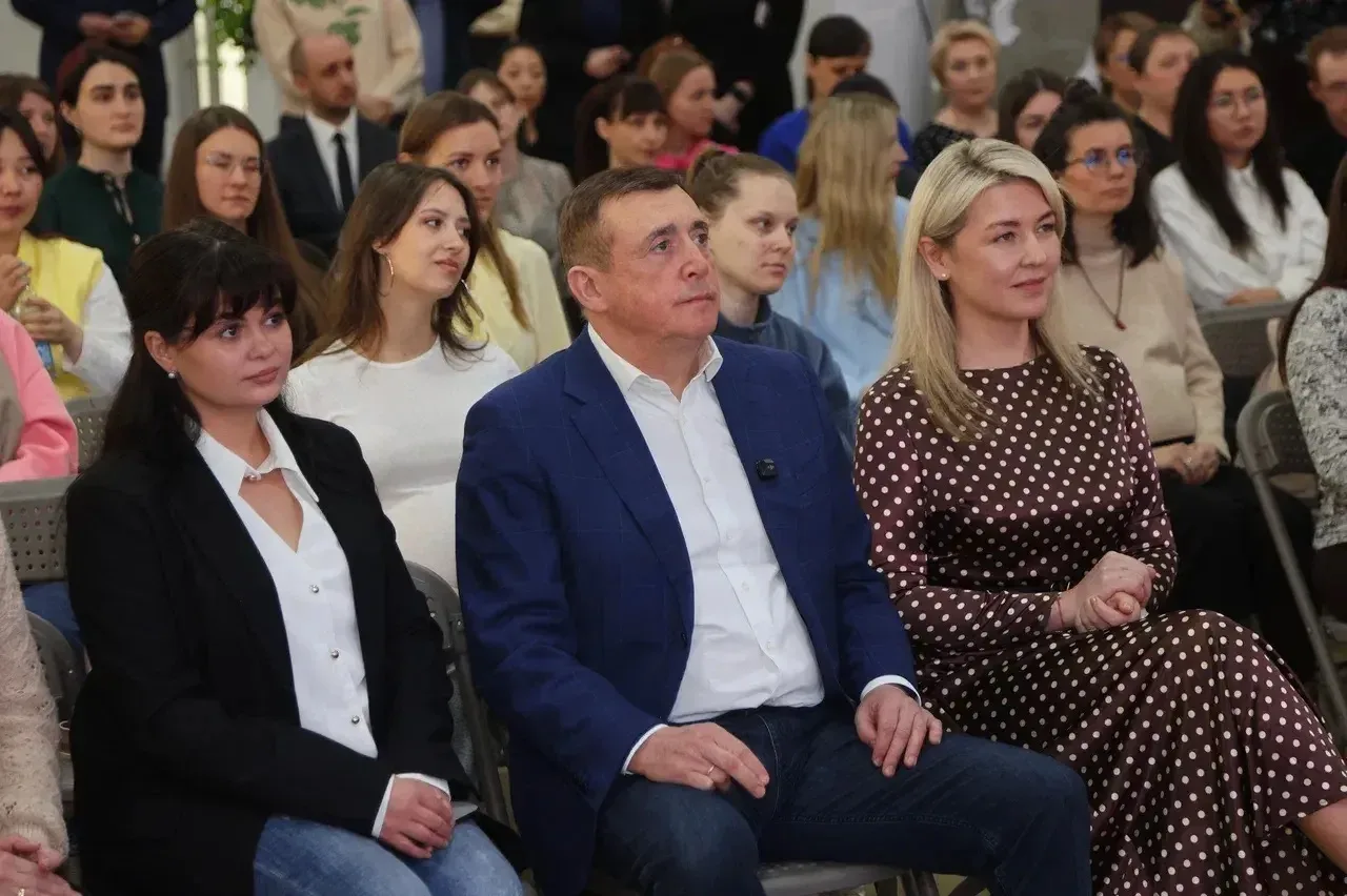 Как прошло празднование Дня беременных в Маяке?  🌸Девушки совместно с губернатором Валерием Лимаренк