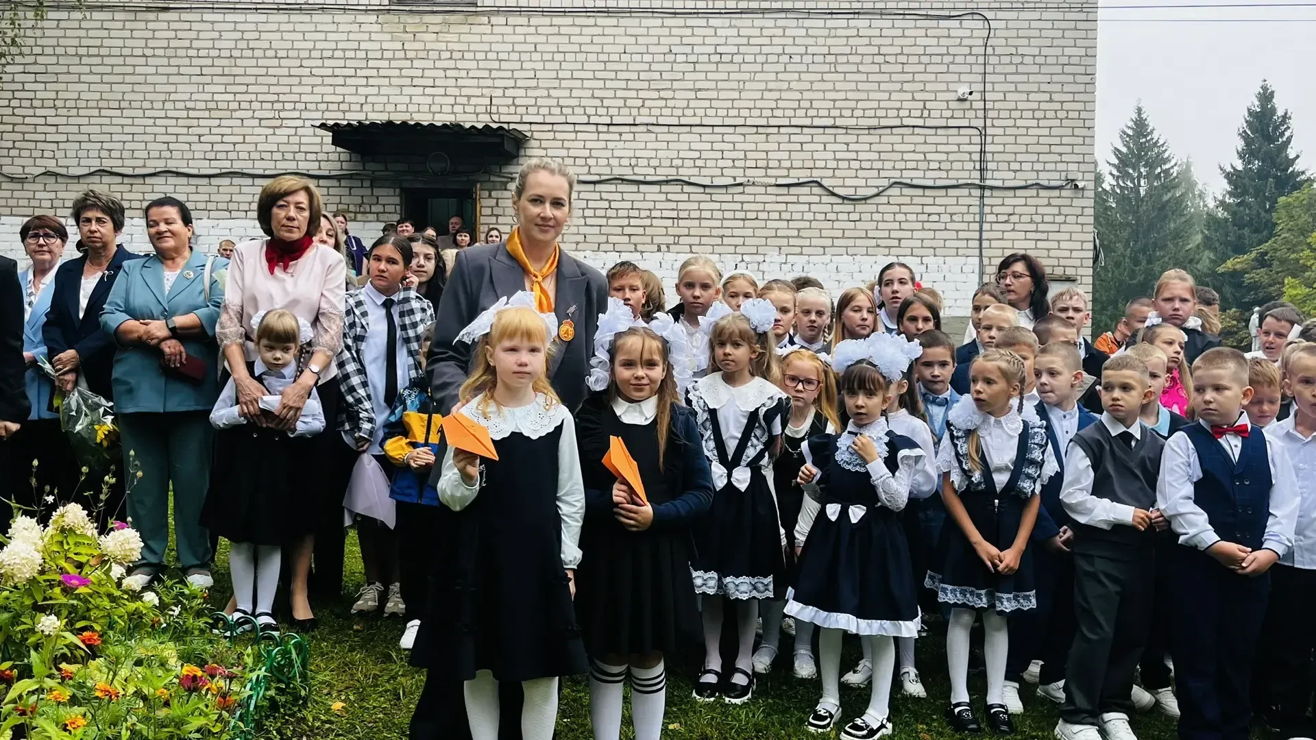 В школах страны живёт замечательная традиция, объединяющая поколения школьников. В рамк...