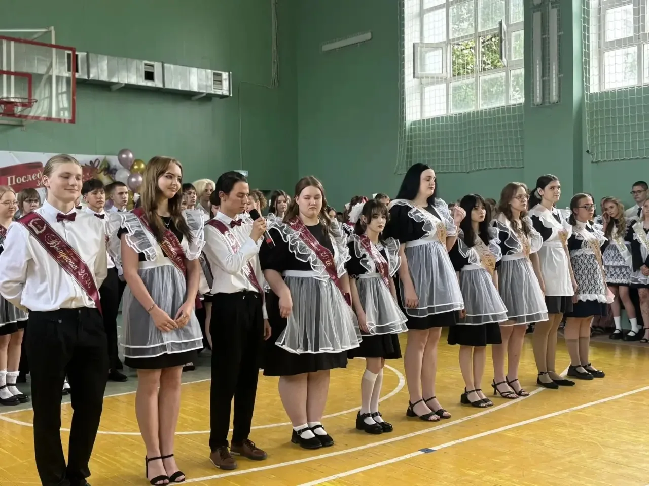 🎊Сегодня для наших выпускников 9-х и 11-х классов прозвучал последний звонок. Торжественная линейка 