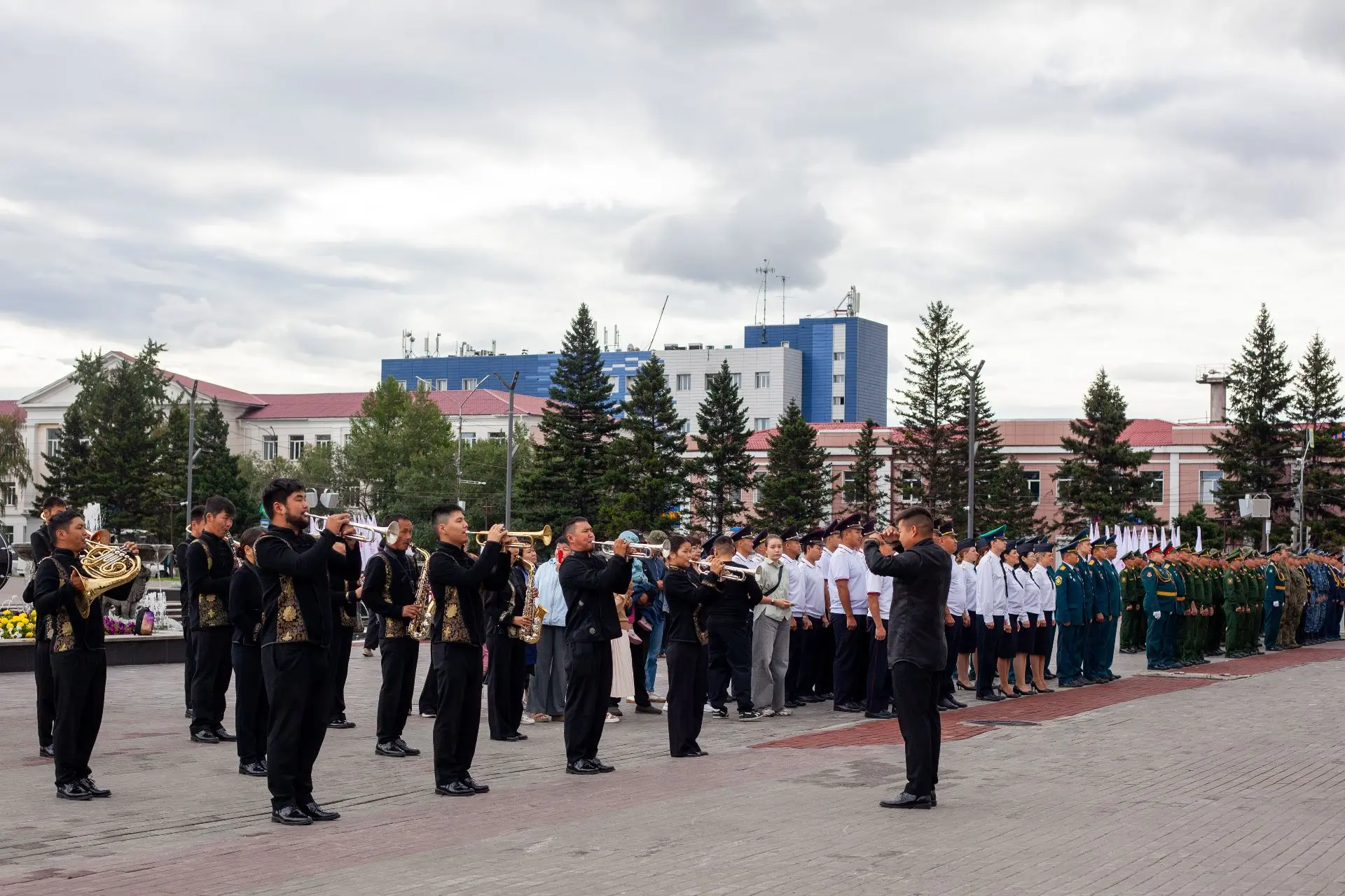 В торжественной церемонии поднятия Государственного флага Российской Федерации, Духовой...