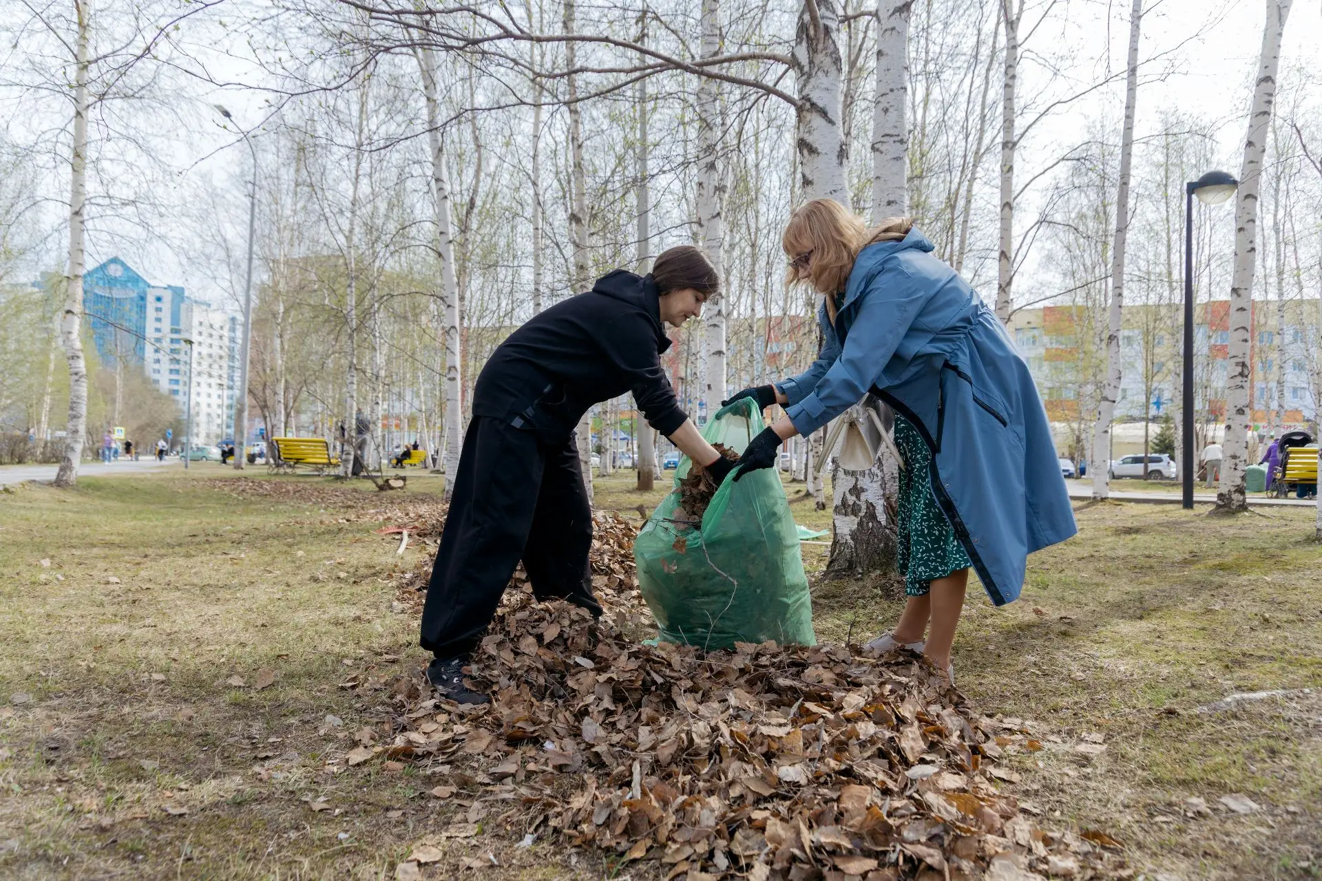 С заботой о городе: в Сургуте начались городские субботники  Уборка состоялась на девяти городских т