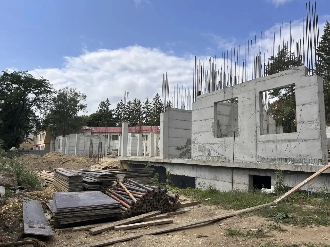 Расторгли контракты на строительство двух детских садов общей стоимостью более 735 млн ...