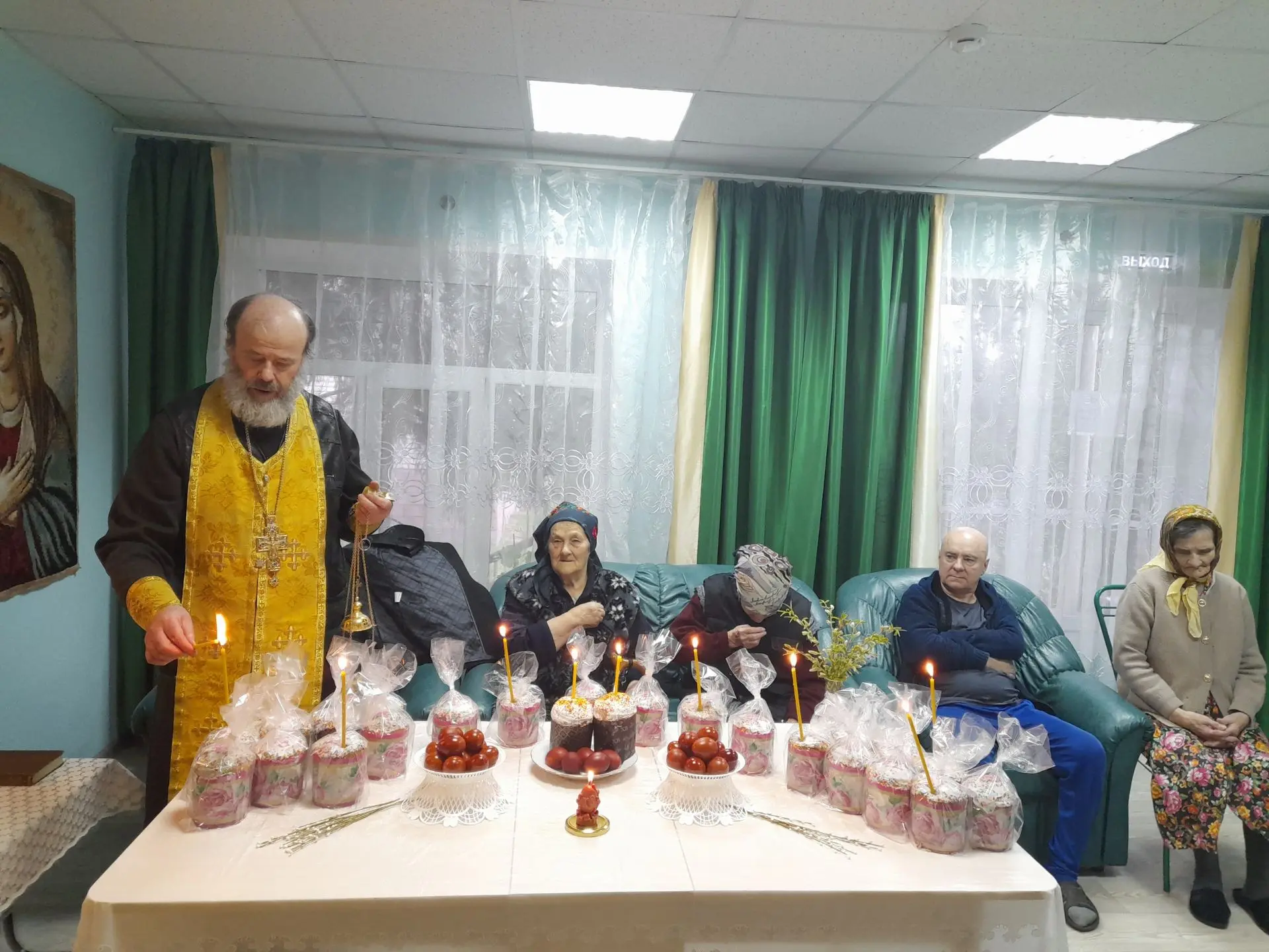🌟Пасхальный молебен ⁣ 🏡В Светлый день Пасхи настоятель храма Вознесения Господня протоиерей Иаков со