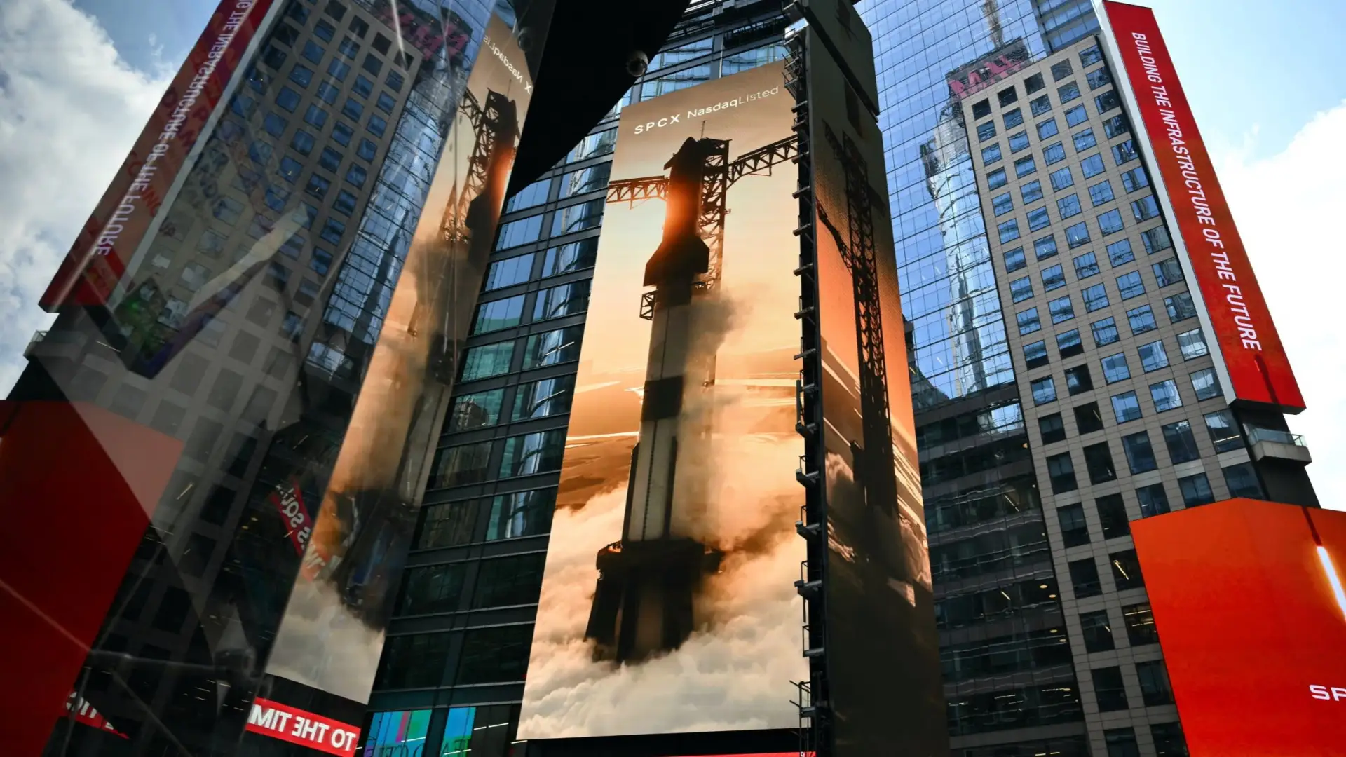 SpaceX стала пятой по стоимости компанией в мире

Компания Илона Маска, специализирующаяся на ракета