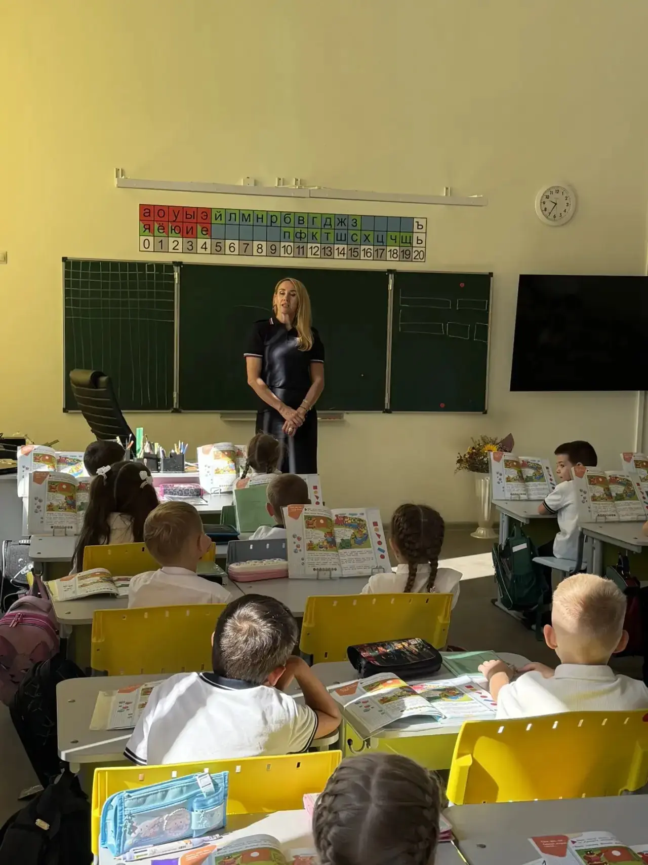 🚦 Встреча первоклассников с инспектором Госавтоинспекции 👮‍♀️