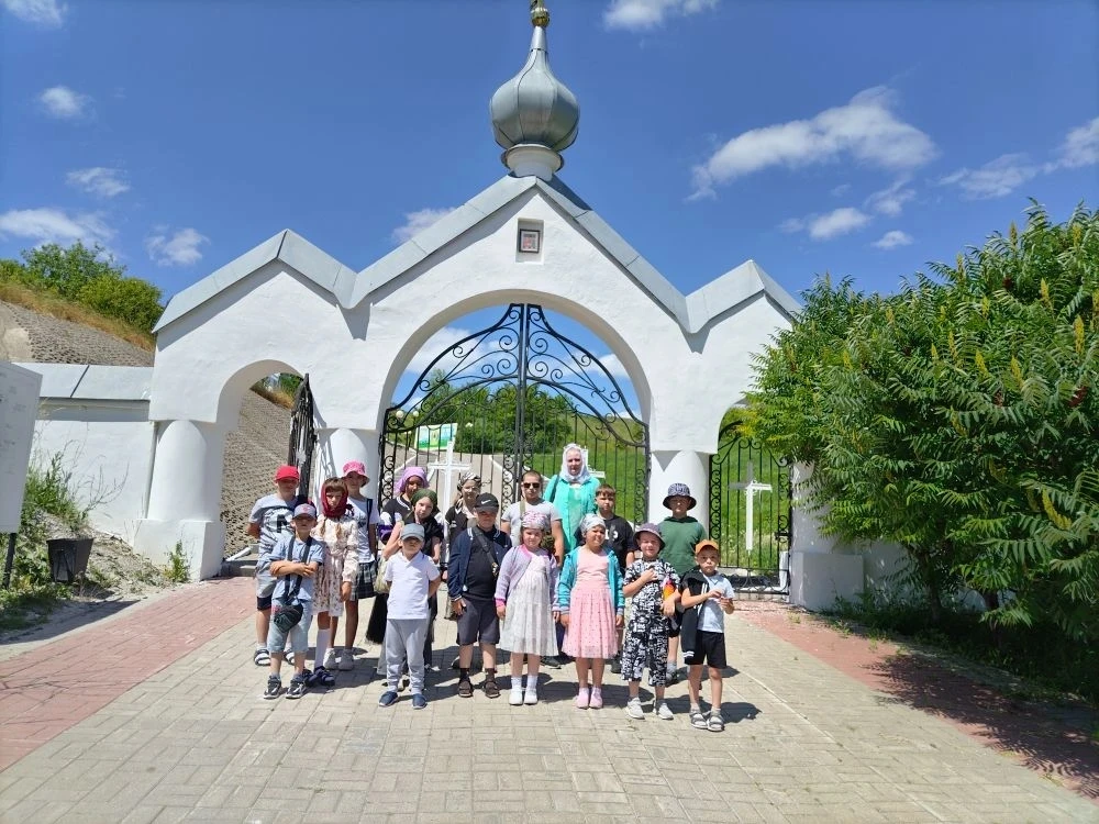 ⛪ Вчера воспитанники школьного лагеря были с экскурсией в  Свято-Троицкий монастырь сел...