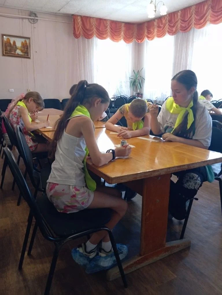Сегодня в нашем лагере "Лесовичок" был очень насыщенный день, наполненный как образовательными, так 