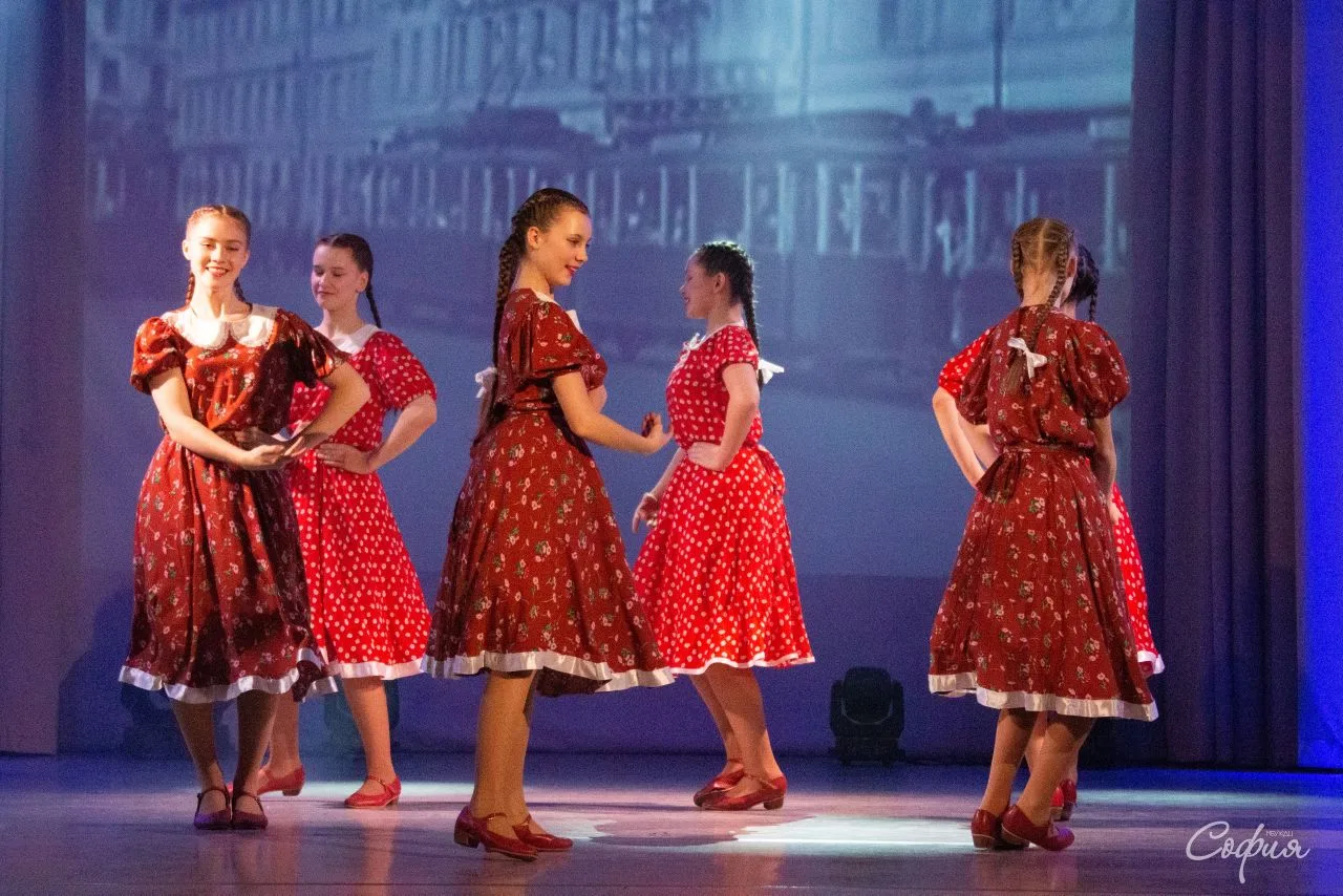 Недавно ученики 7‑го класса посетили концерт «Непокоренный Ленинград» в КДЦ «София». Это событие ста