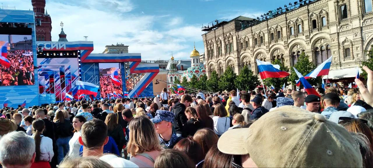С Днём России, друзья! 🇷🇺✨

Россия - страна огромных возможностей, сильных людей и непрерывного ра
