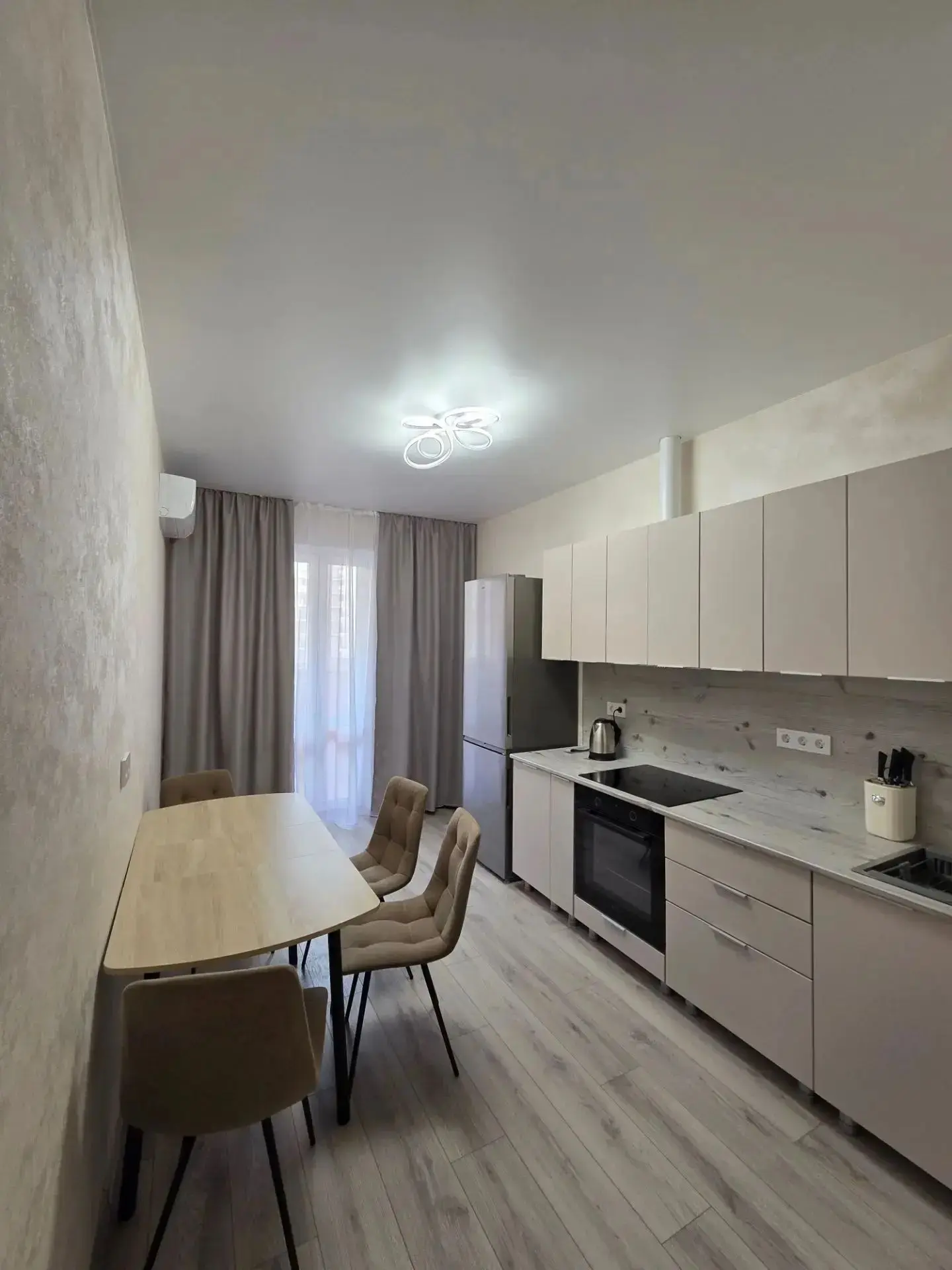 ЖК Гулливер, 60 кв.м. 17 этаж из 24. Кровати 180/200 и 140/200