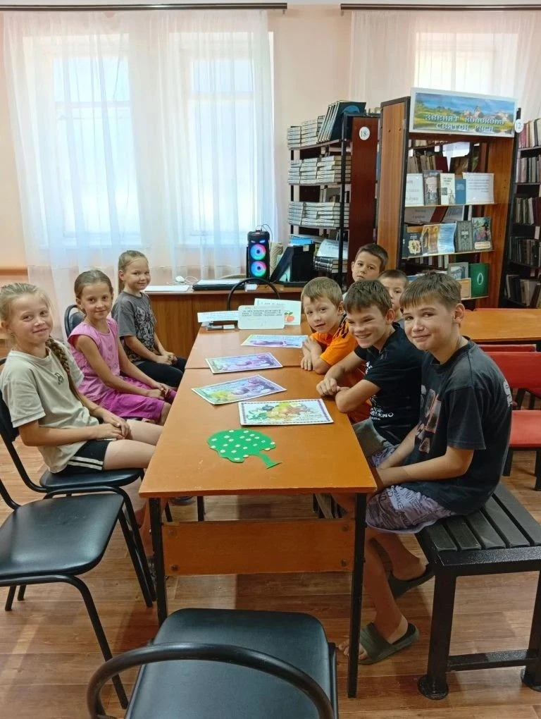 В ДК с. Басы прошли фольклорные посиделки «Август Спасами богат». Ведущие рассказали, ч...