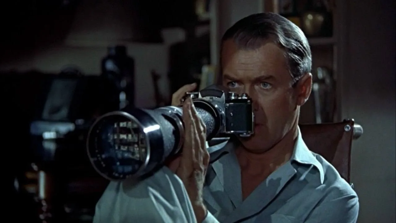 Когда кино стало экспериментом над наблюдением

«Окно во двор» (Rear Window, 1954) Альфреда Хичкока 