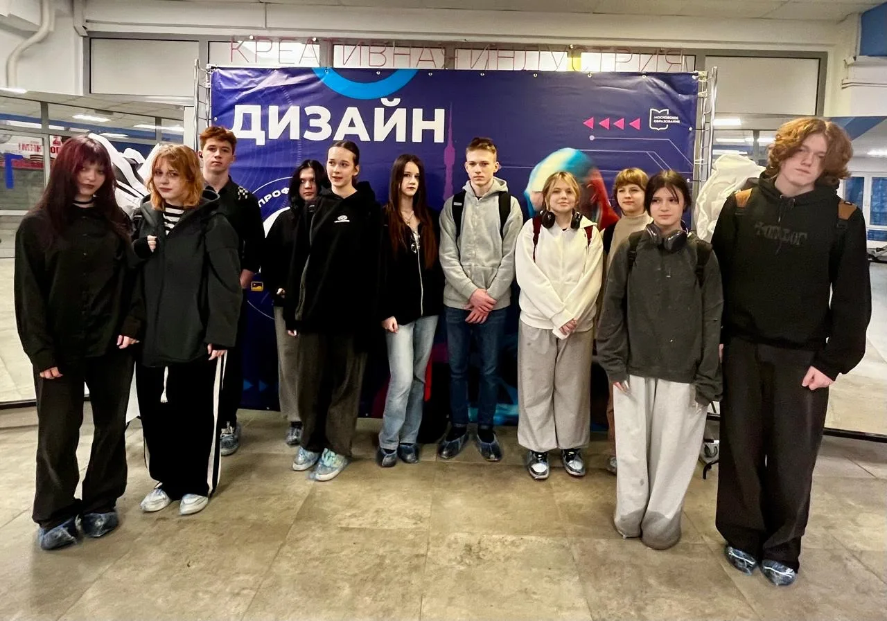 Профессиональные пробы   ☺️ Сегодня ученики 9Ч и 9Ш классов отправились в Первый Московский Образова