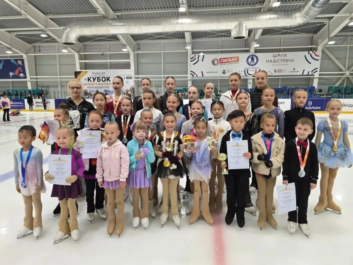 ⛸️ Фигуристы «Кристалла» завоевали награды на областных соревнованиях