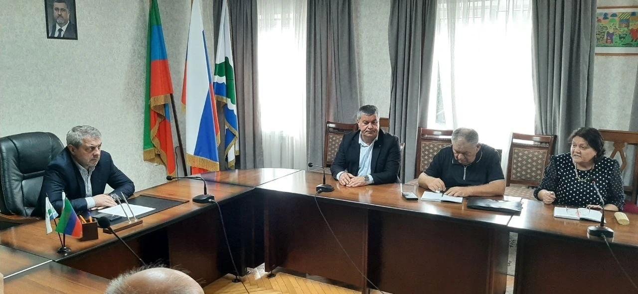 В малом зале администрации Дербентского района состоялась рабочая встреча, посвященная ...