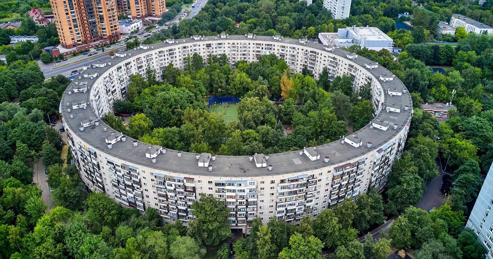 🏢 В столице капитально обновили дома знаменитого архитектора Евгения Стамо. Специалисты привели в п