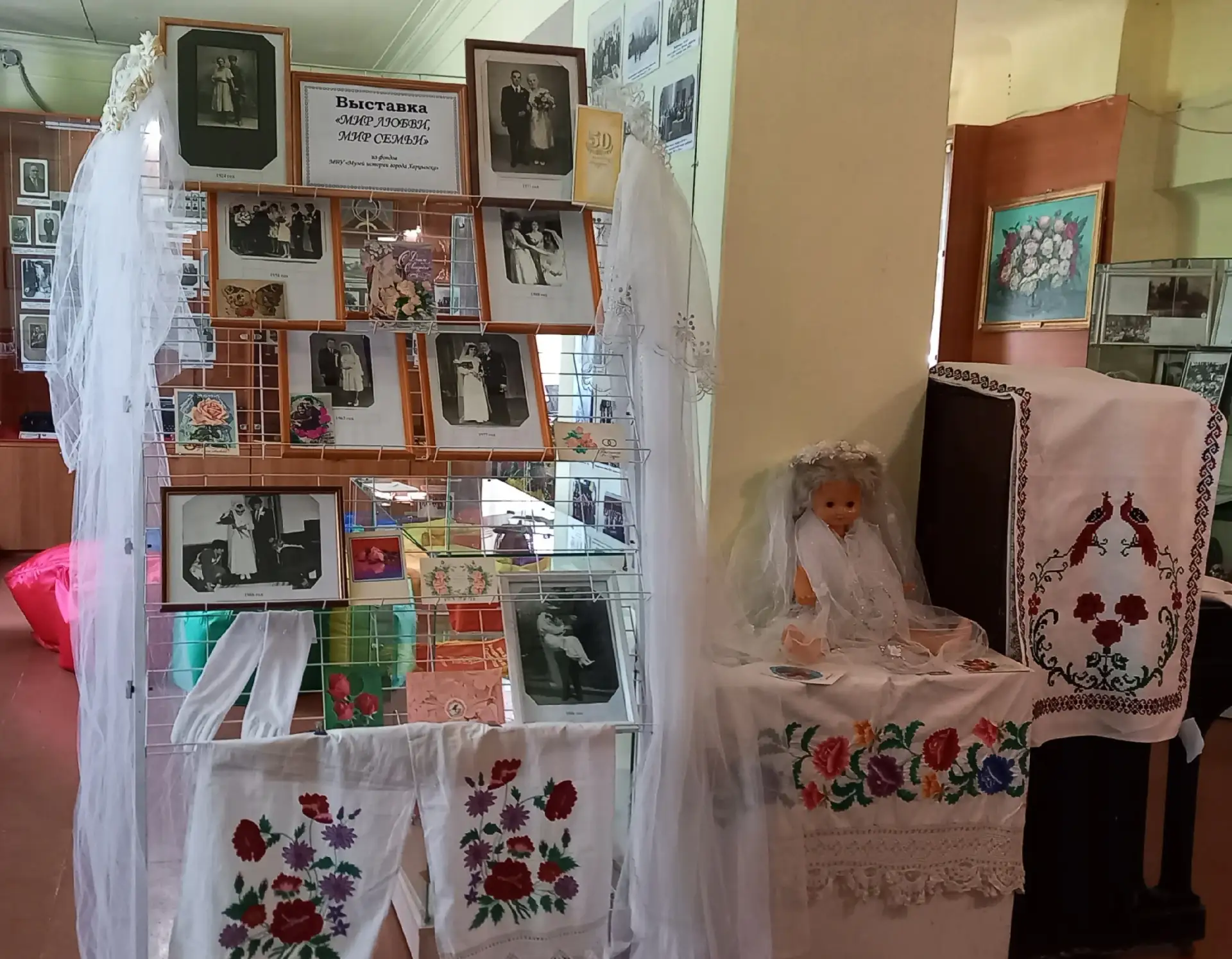 Слова «семья, любовь и верность»
Огромный смысл в себе несут.
Там, где семья, — всегда есть нежность