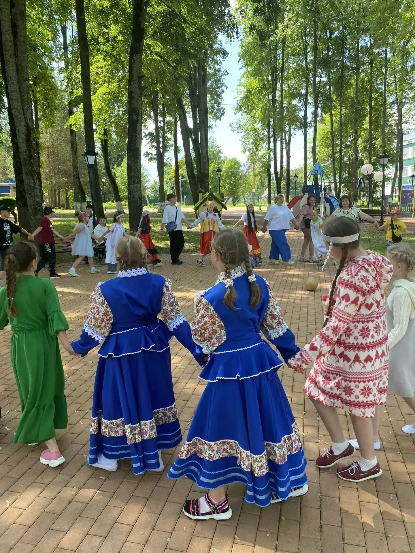 🌸 Праздник народов в школьном лагере «Дружба»: вместе — мы Россия!
🇷🇺В преддверии Дня России в на
