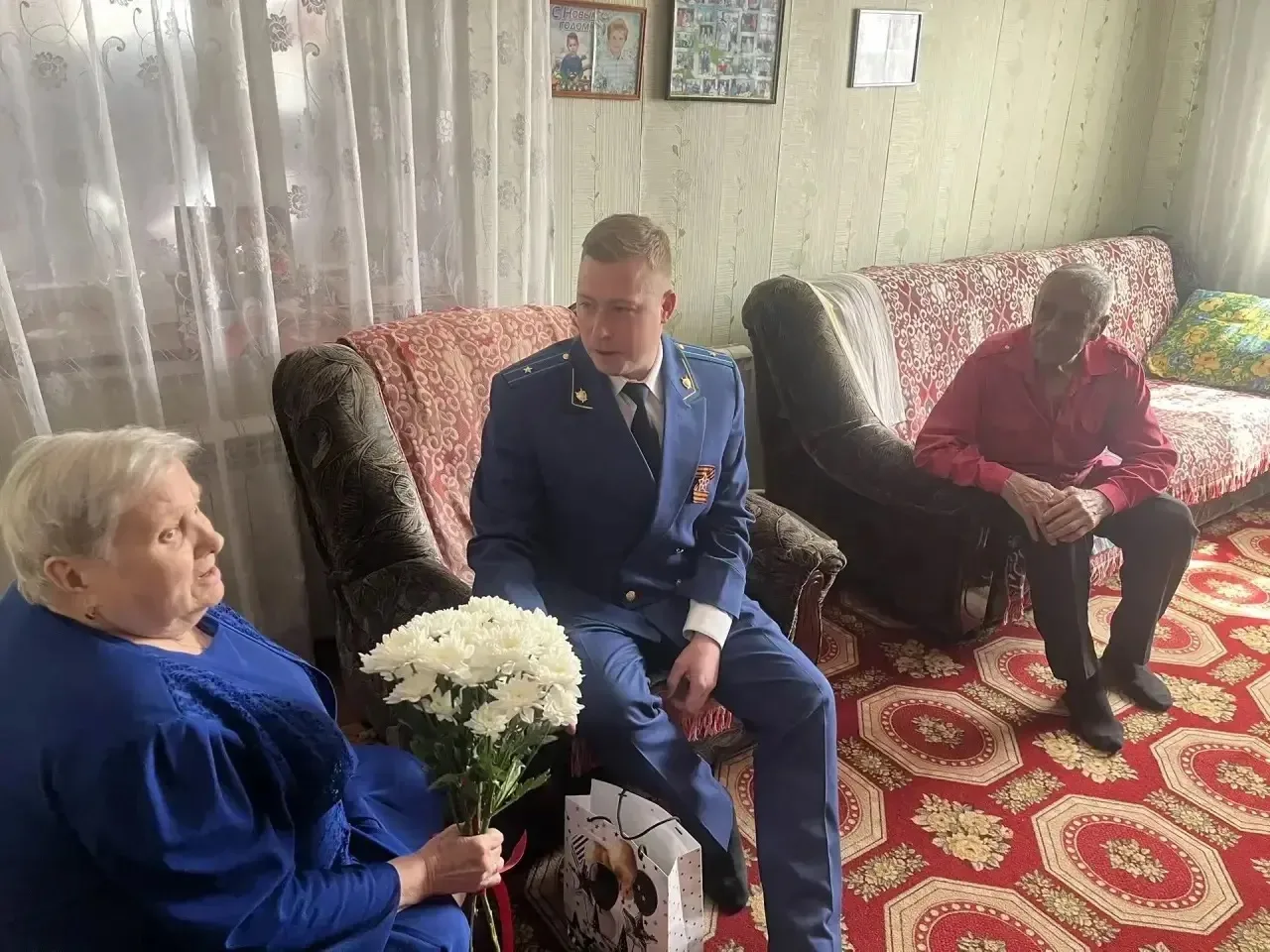 Прокурор Каменского района Артем Старощук в преддверии 81-летия со Дня Победы посетил Детей Войны   