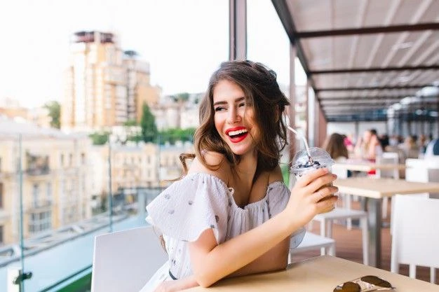 💇‍♀️ Распущенные волосы: когда красота уместна.

Длинные распущенные волосы — это красиво, но не вс