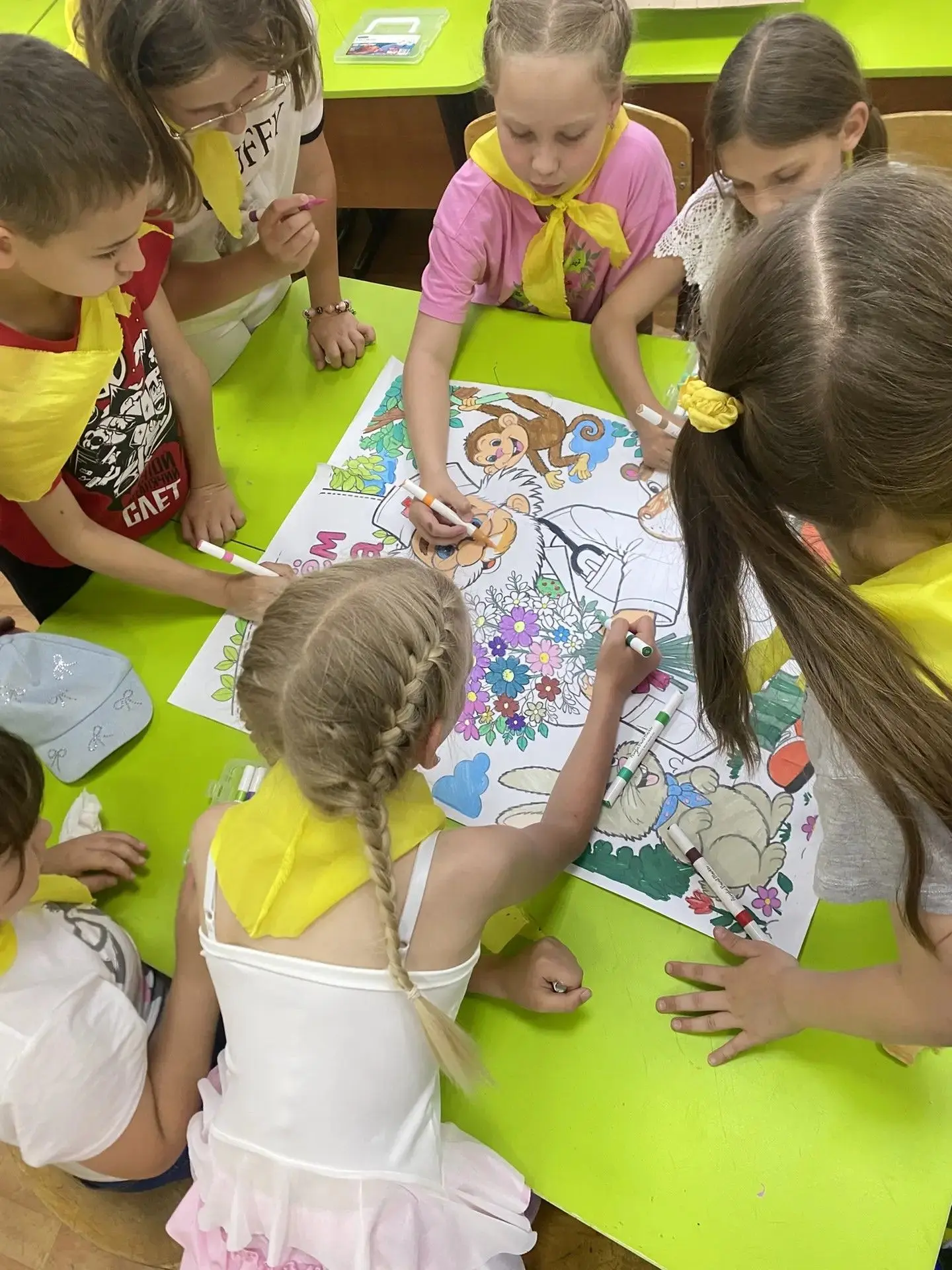 🩺🎨 День медицинского работника в лагере
Сегодня ребята приняли участие в творческом занятии, посвя