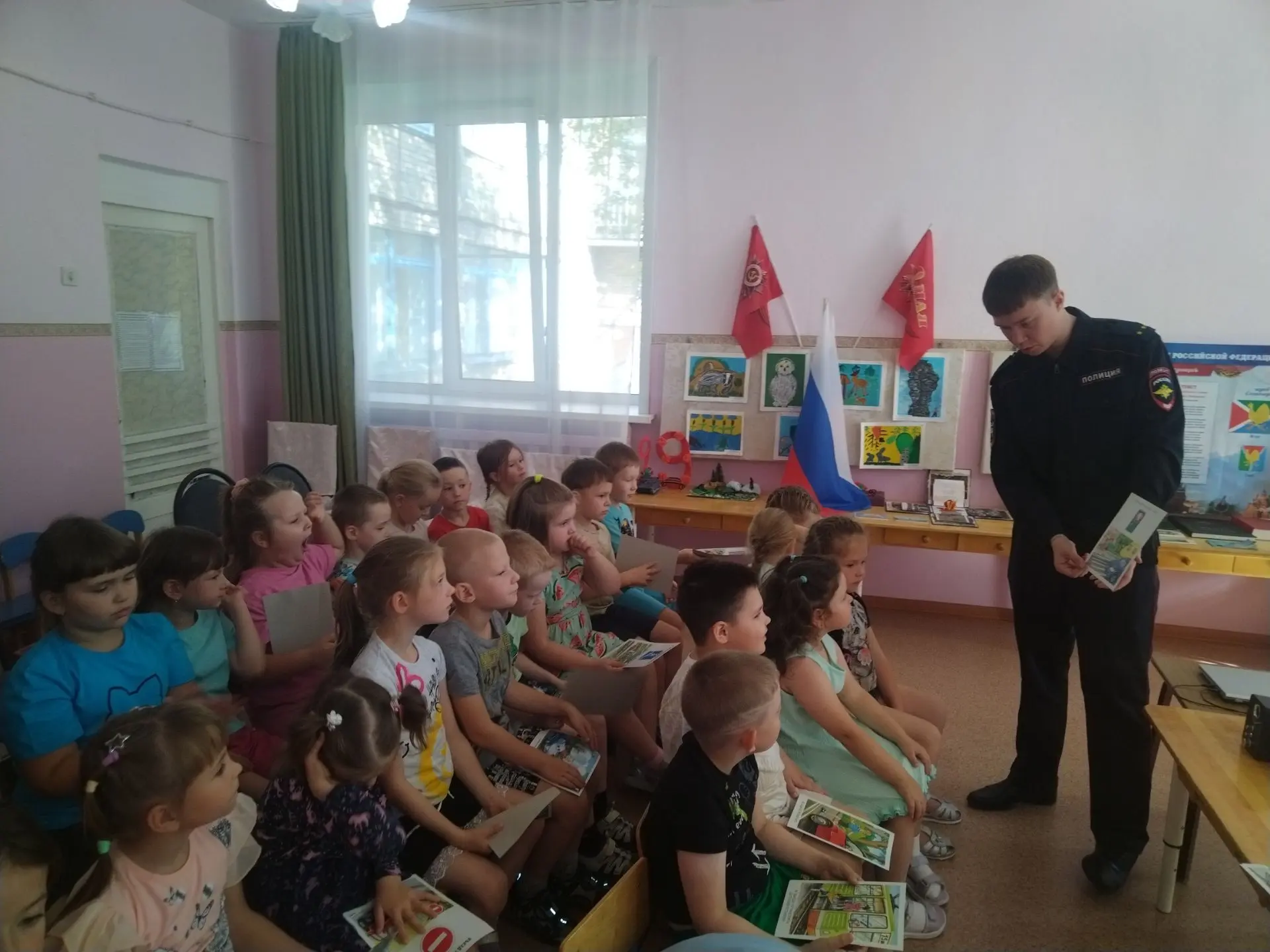 14 сентября с детьми подготовительных групп провел беседу по профилактике детского доро...