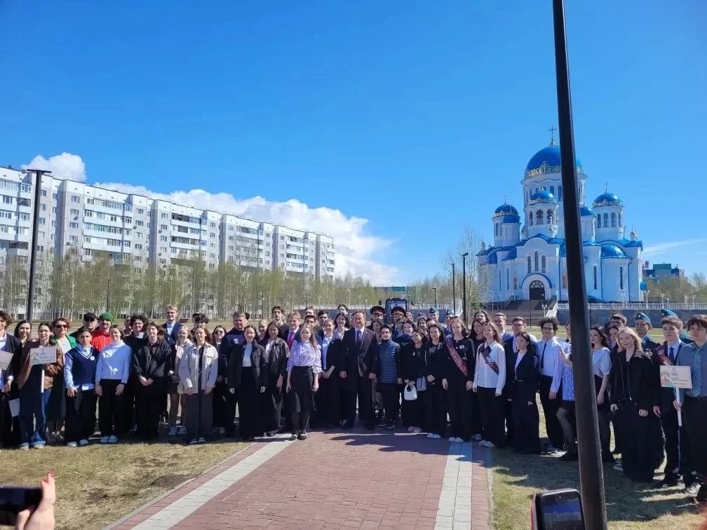 Аллея выпускников🌳  Сегодня в нашем городе прошла традиционная акция «Аллея выпускников», в рамках к
