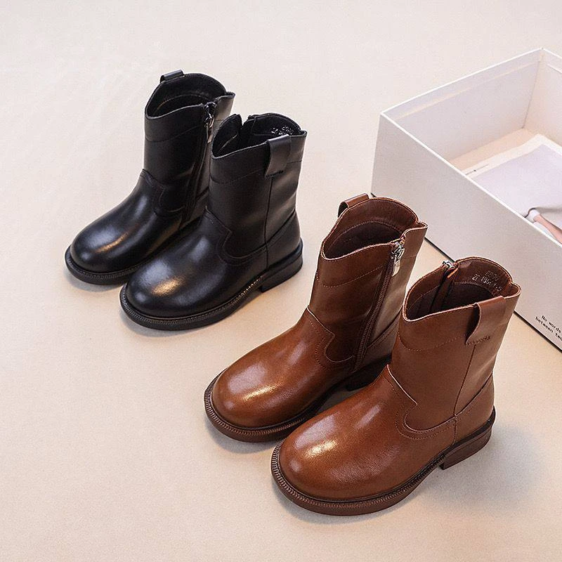 Детская осенняя обувь👢

Не знаю как вы, но я когда вижу такую погоду за окном, как сейчас 🌧 сразу 