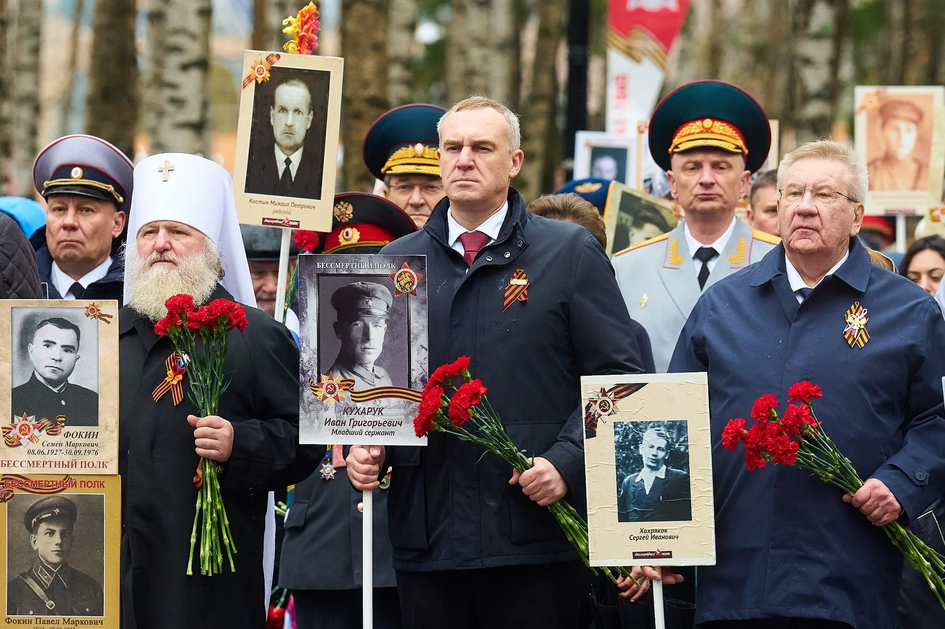 Югорчане почтили память героев Великой Отечественной войны  Губернатор Югры Руслан Кухарук вместе с 