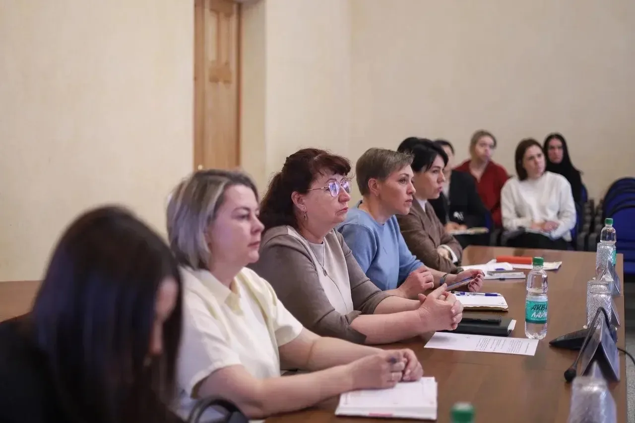 Уже привычное для коллег аппаратное совещание, на котором мы еженедельно обсуждаем текущие вопросы, 