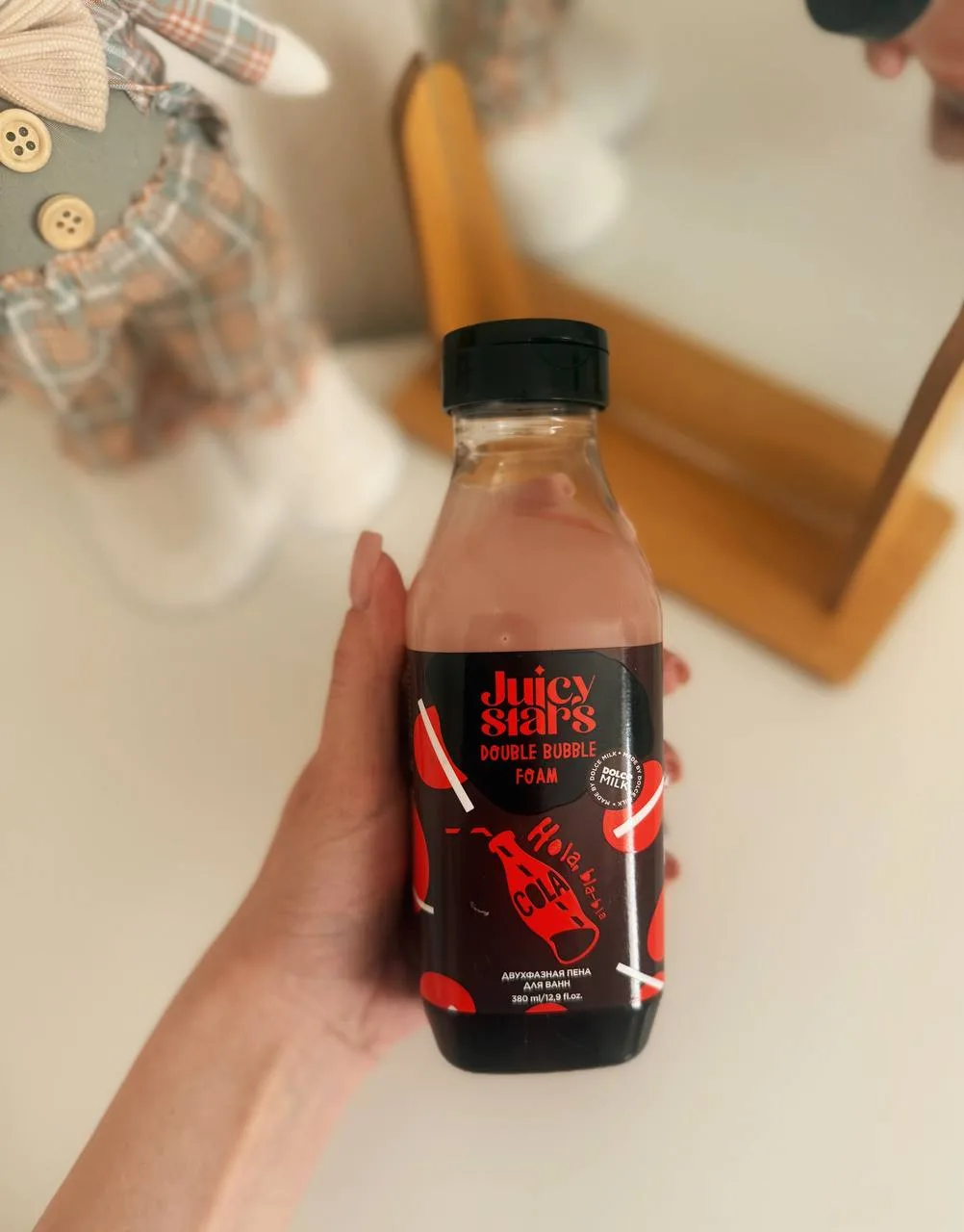 Девочки, это самая вкусно пахнущая пена для ванны в моей жизни 😍  Аромат кока-колы просто невероятны
