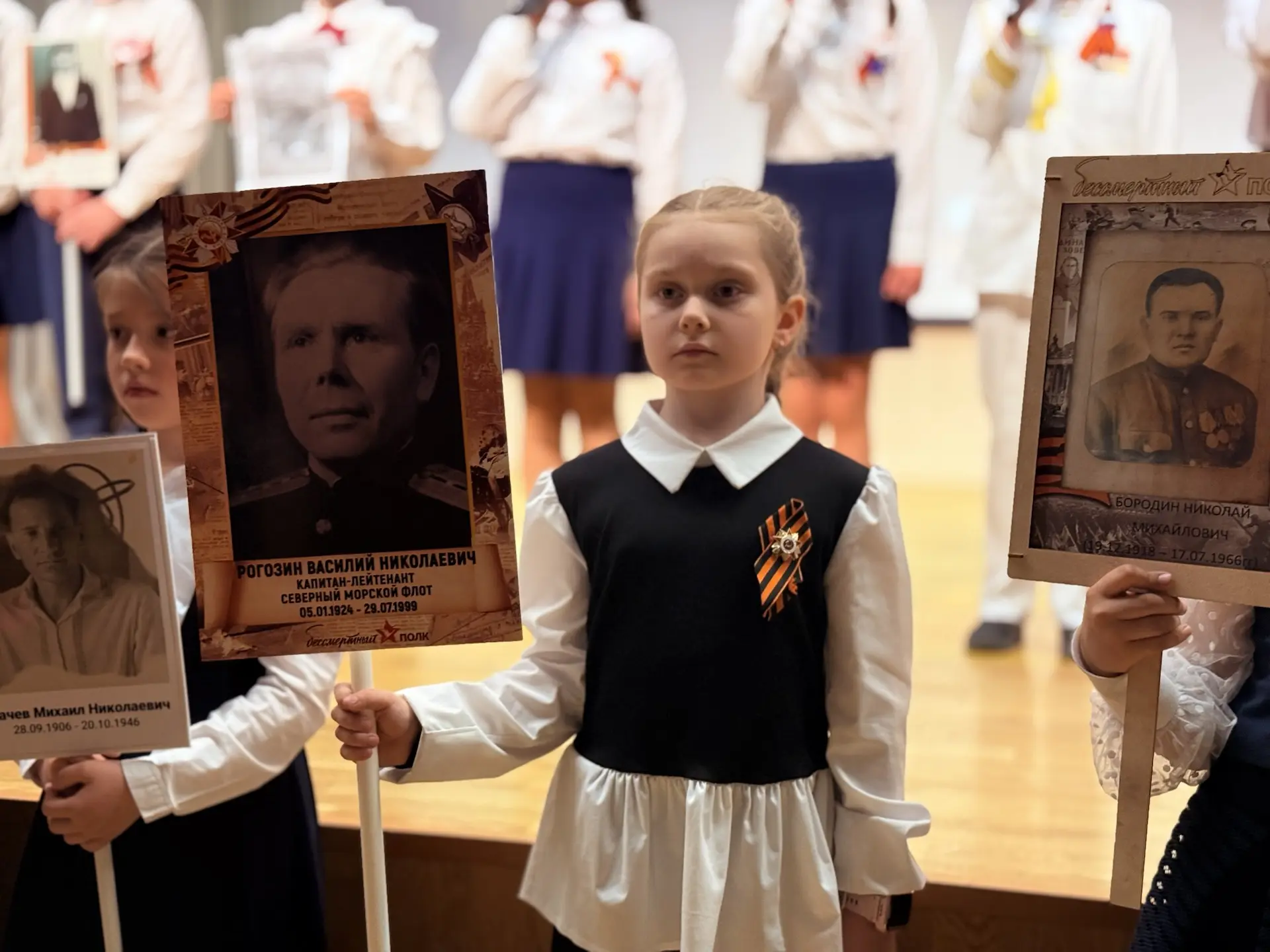 Сегодня в нашей школе состоялся праздничный концерт ко Дню Победы: Память, трогательность и единство