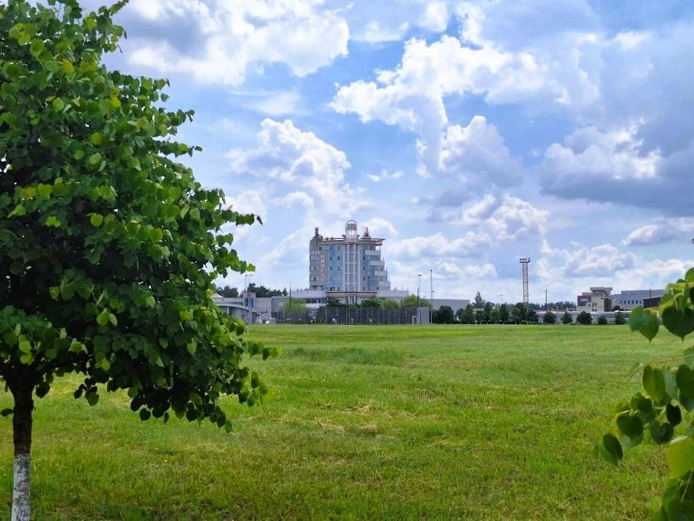 🌞🌹 Друзья, а у нас снова позитивные снимки! В цветнике Грязинской площадки ОЭЗ "Липец...