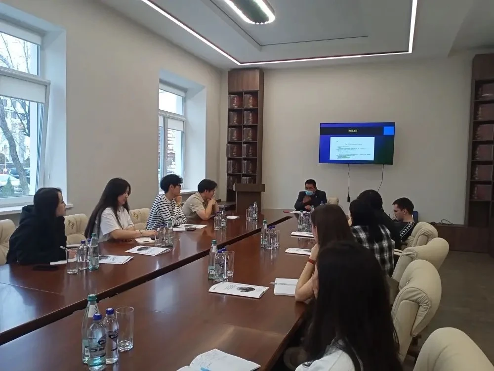 В преддверии Дней студенческой науки в Институте калмыцкой филологии и востоковедения прошла лекция 