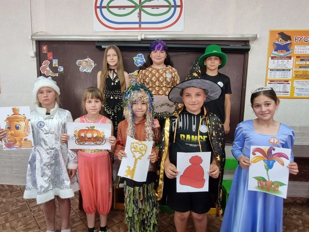 🎭🐻🦊В начальной школе прошёл яркий и весёлый КВН «Сказочный переполох»! Ребята превра...