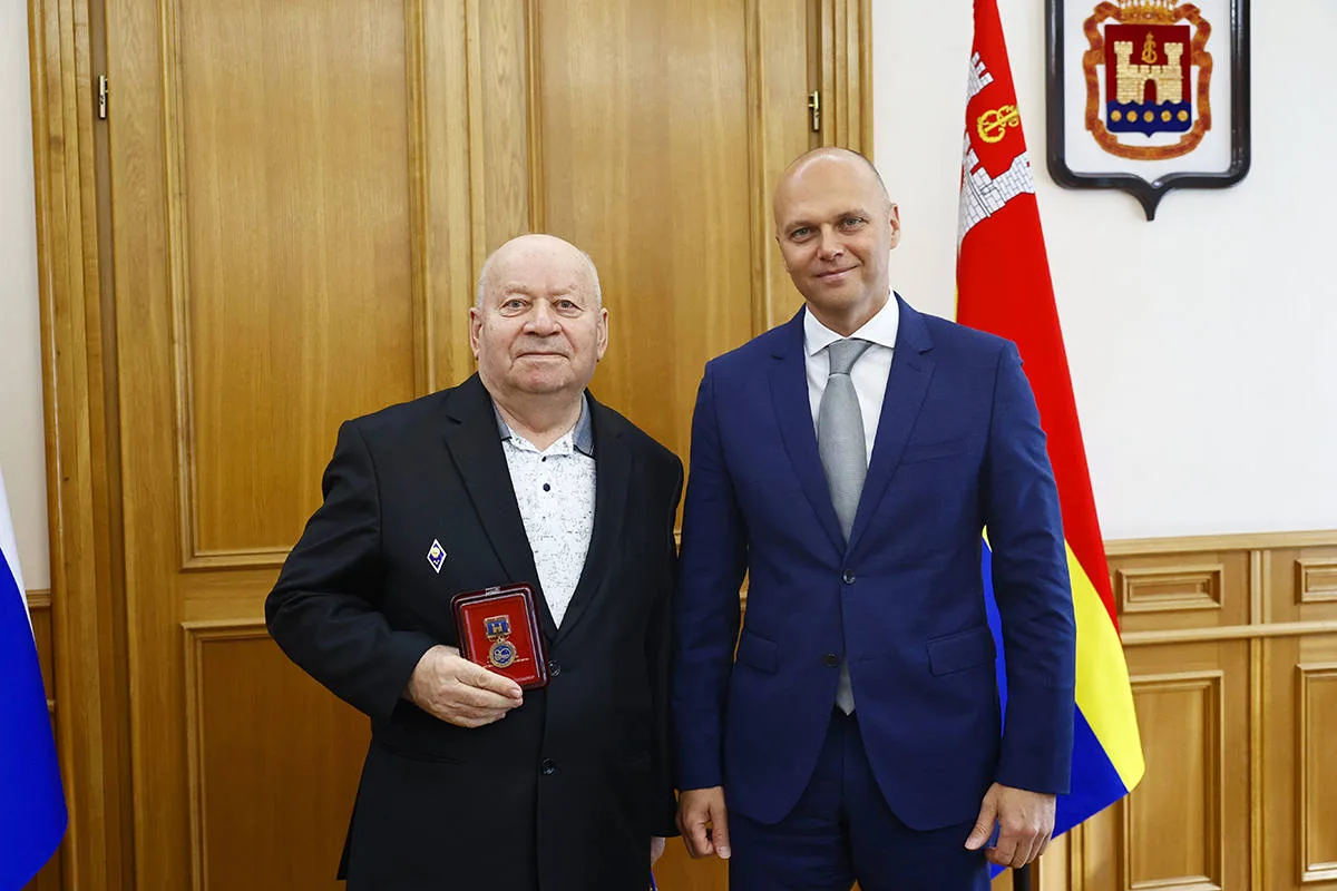 Беспрозванных лично наградил «бумажного архитектора» 🛠🏰