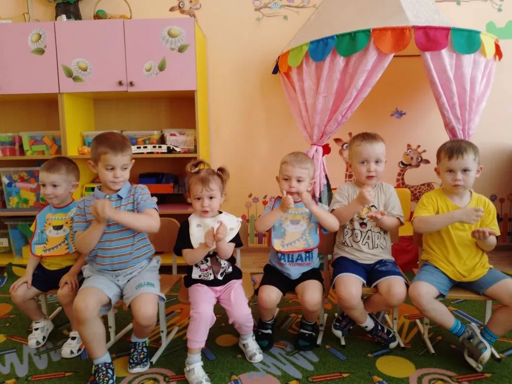 Длинное ухо, комочек пуха,