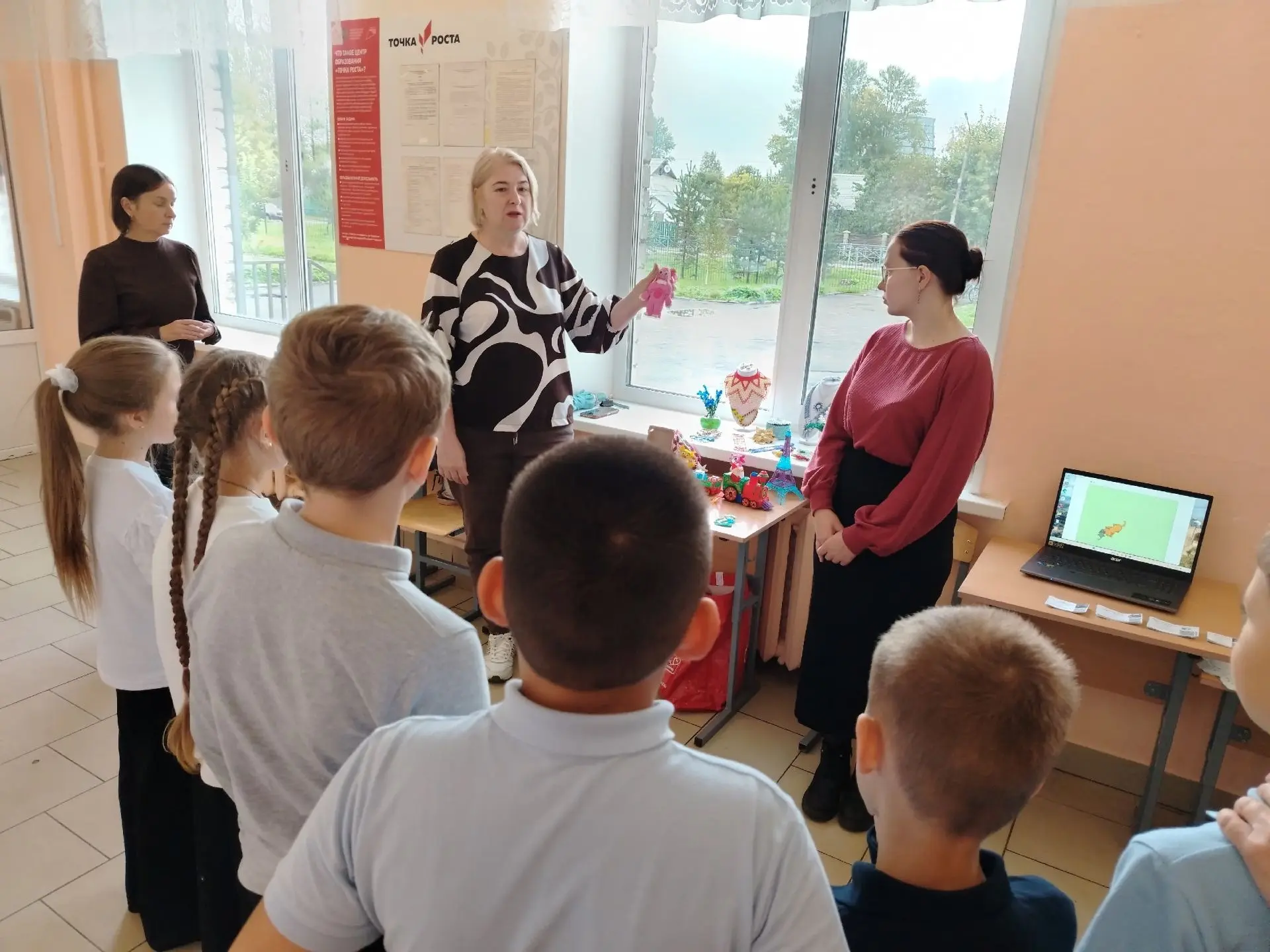 3 сентября 2026 года в школе № 1 города Пикалёво прошёл «День творчества». Его устроили...