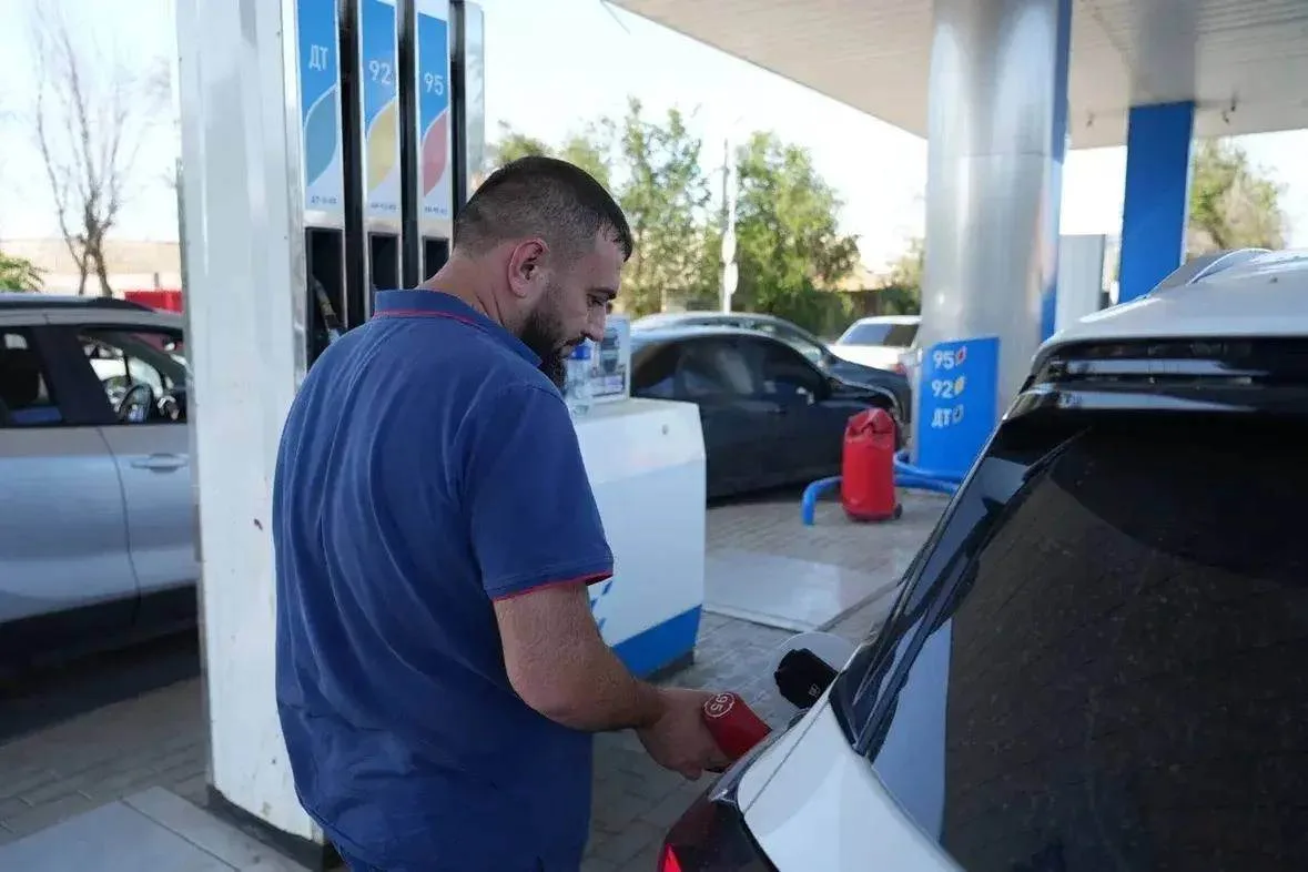 С сегодняшнего дня, 28 июля, в регионе отменяется правило заправки по четным и нечетным номерам авто